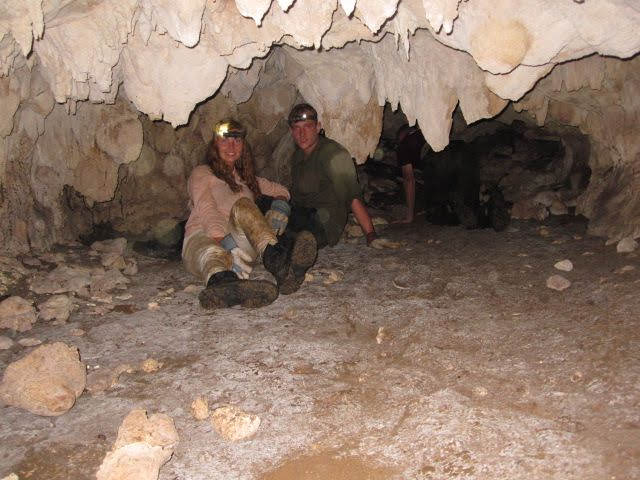 Anne og Emil i grotte.jpg